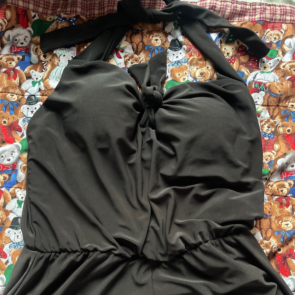 Vacation swimsuit jumpsuit ties at the neck , super cute! Size medium